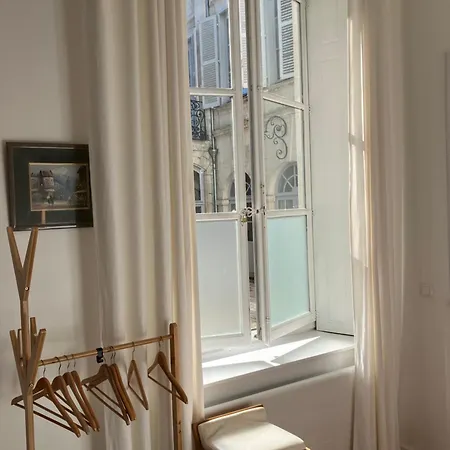 Dans Particulier 18e Siecle Hyper Centre La Rochelle * La Rochelle (Charente-Maritime)