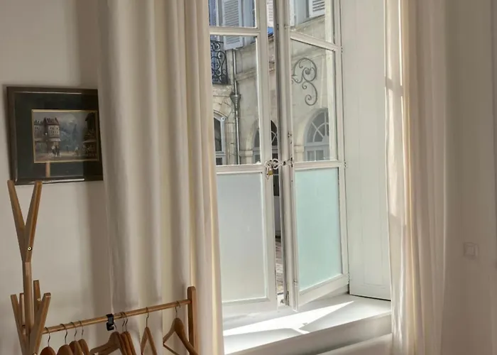 Dans Particulier 18e Siecle Hyper Centre 3* La Rochelle (Charente-Maritime)